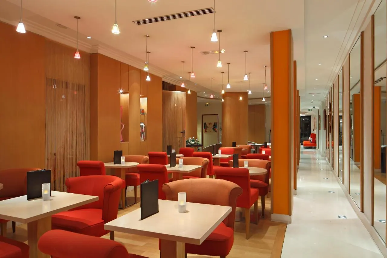 **** Hotel Hôtel Westside Arc de Triomphe Paris France